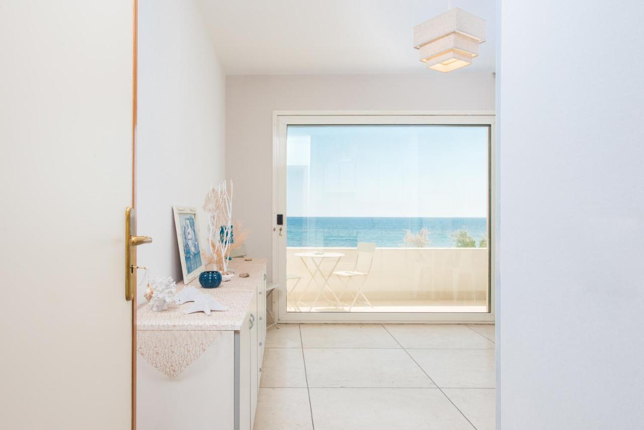 Beach Studios Con Accesso Diretto Alla Spiaggia Torre Pali Екстериор снимка